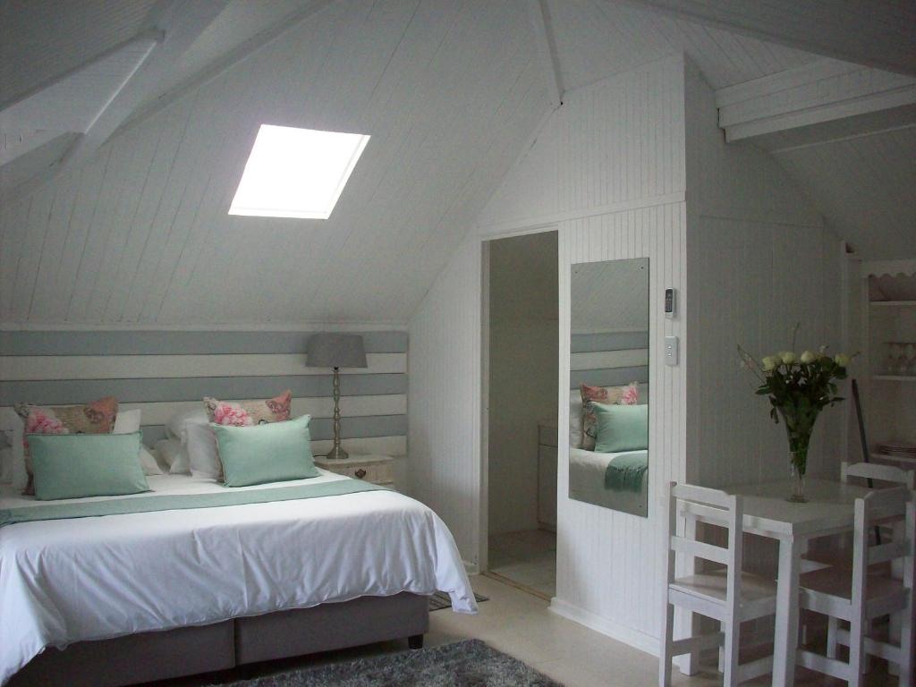 Guest room interior at Guest House Ascot Place, photo 3